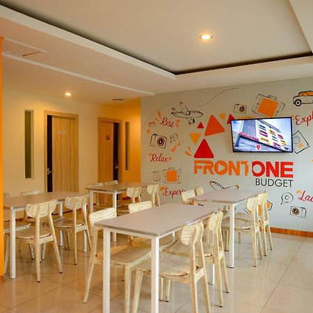 Front One Budget Malang By Azana Esterno foto