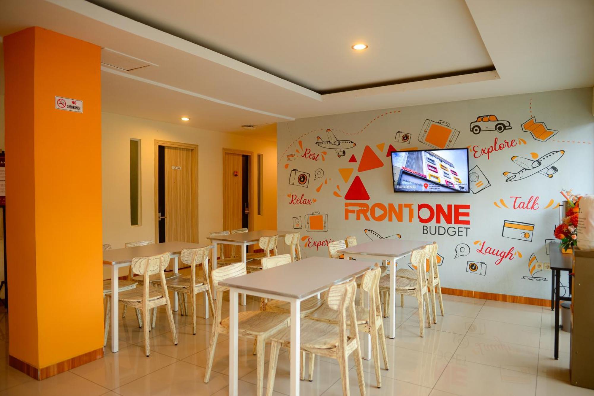 Front One Budget Malang By Azana Esterno foto