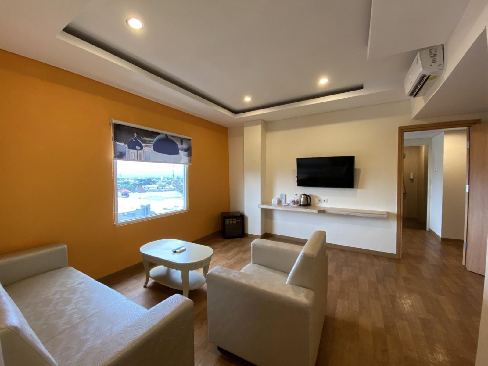 Front One Budget Malang By Azana Esterno foto